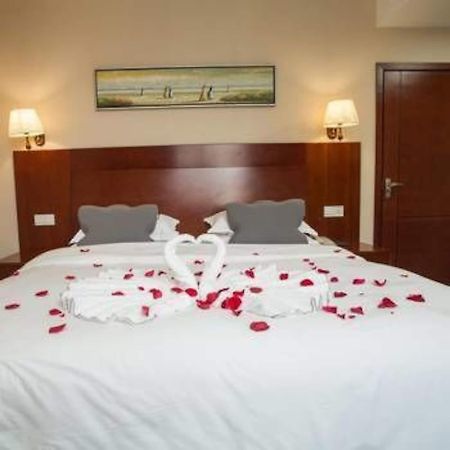Chonpines Hotel Аншунь Экстерьер фото